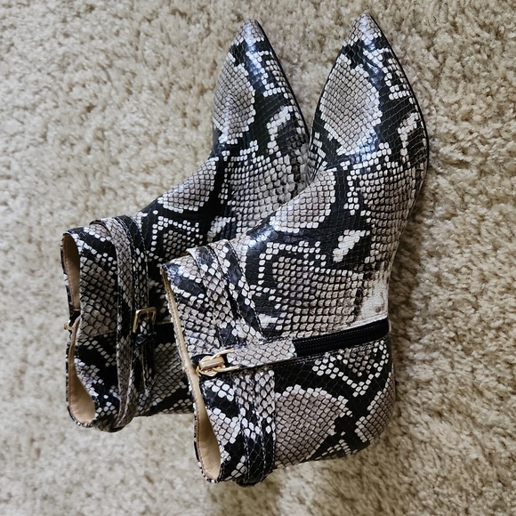 NWOT Talbots Iona Kitten Heel Bootie Size 6M - New - Picture 4 of 7